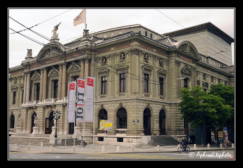 136 Le Grand Théâtre sur la place Neuve